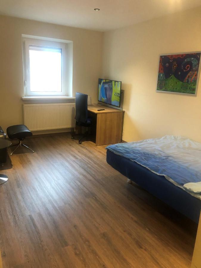 Calm Spacy Room, Own Modern Bath, Near Center, To 1 Person Or A Couple - Not Suitable For Craftsmen, Not Accepted - Privatly Rented Nuremberg Exterior photo